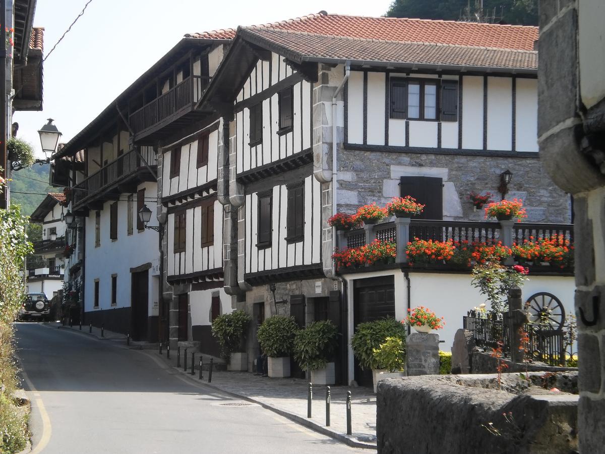 Larraenea Bed And Breakfast Lesaka Dış mekan fotoğraf